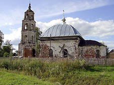Колокольня Богоявленской церкви и храм св. Евфимия в селе Мугреево-Дмитриевское